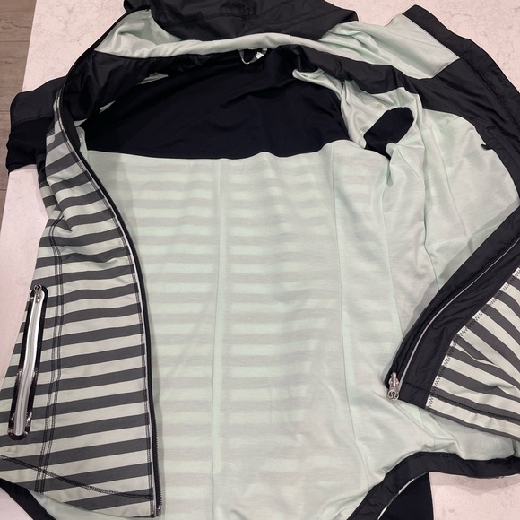 Lululemon light jacket - Picture 6 of 8